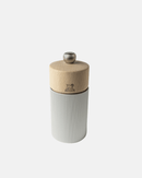 Moulin à sel manuel Peugeot Line Aluminium de 12 cm, design moderne en bois de hêtre naturel et aluminium strié.