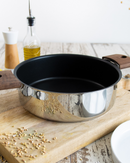 La sauteuse anti-adhérente Cristel Casteline à poignée amovible est une sauteuse inox avec revêtement anti-adhésif Exceliss﻿ sans PFOA. La sauteuse Cristel, fabriquée en France convient sur tous les feux dont l'induction.
