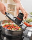 Mandoline à légumes réglable Violi GEFU pour des tranches précises et régulières en cuisine.
