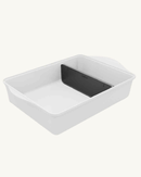 Vue de profil du séparateur Cookut en noir, installé dans L’Incroyable Plat à Four pour des cuissons optimisées.