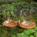 Coffret cadeau contenant deux verres design topographiques, prêt à offrir.